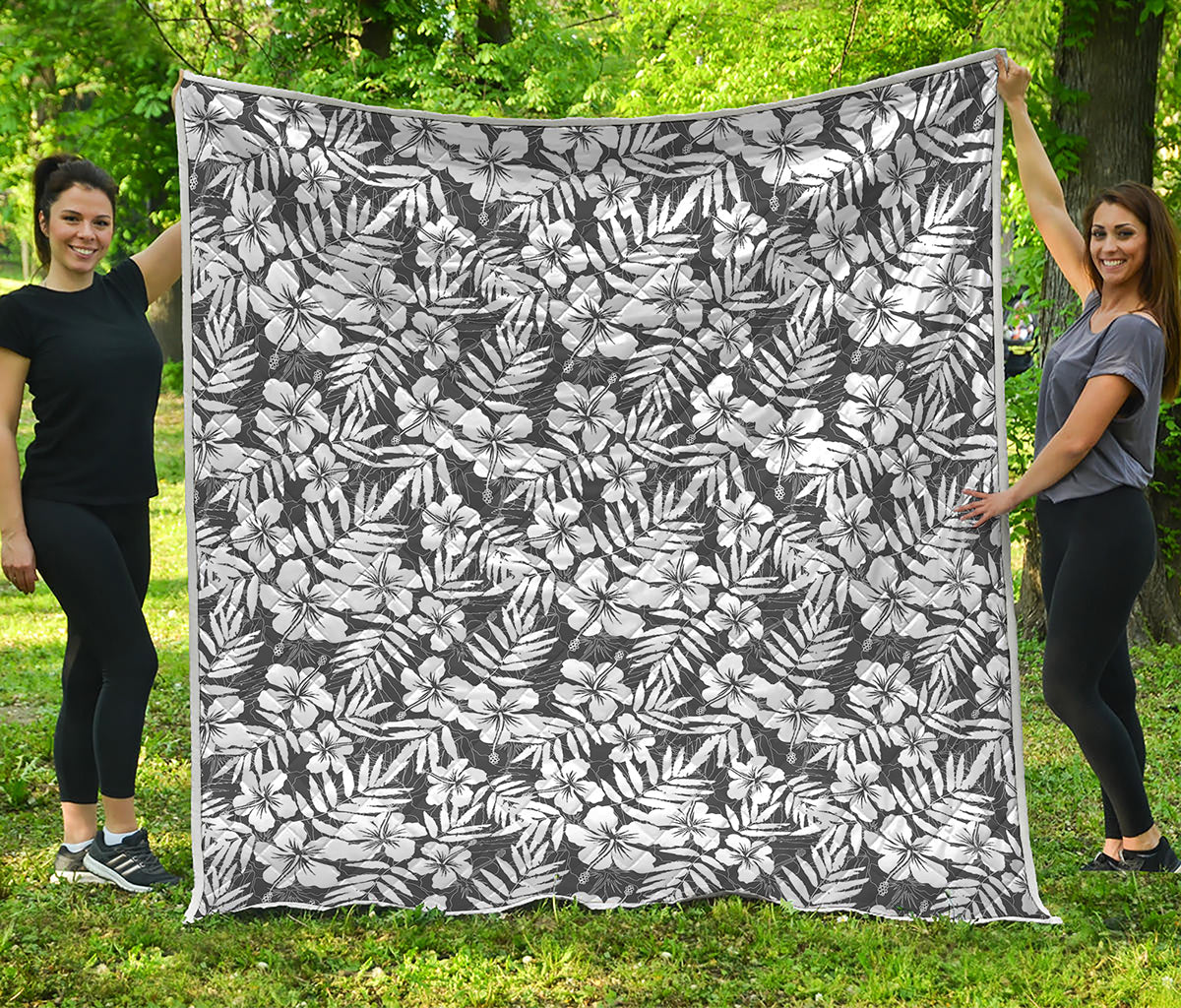 White And Grey Hawaiian Pattern Print Quilt