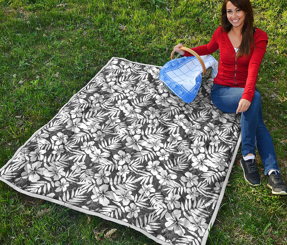 White And Grey Hawaiian Pattern Print Quilt