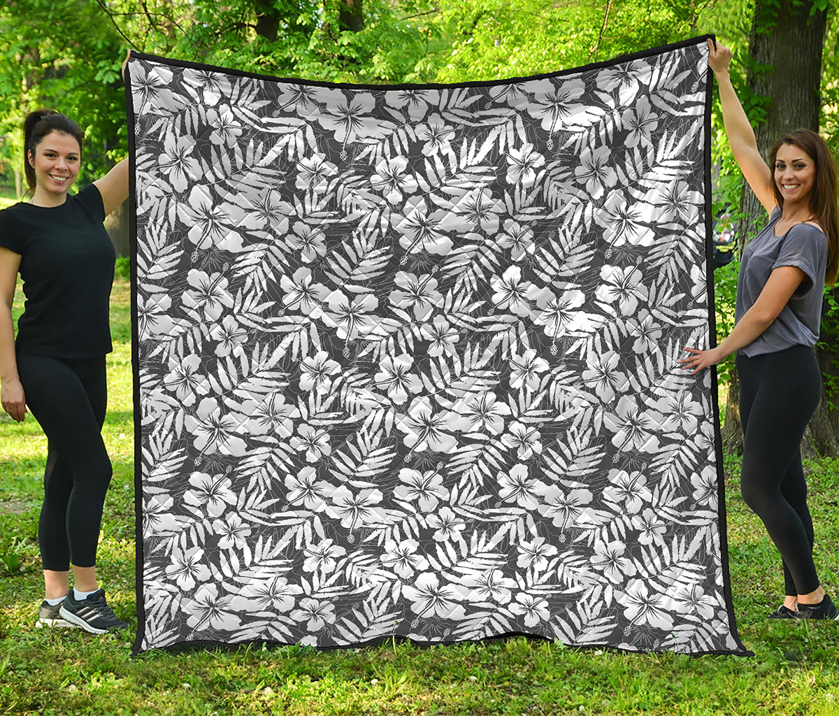 White And Grey Hawaiian Pattern Print Quilt