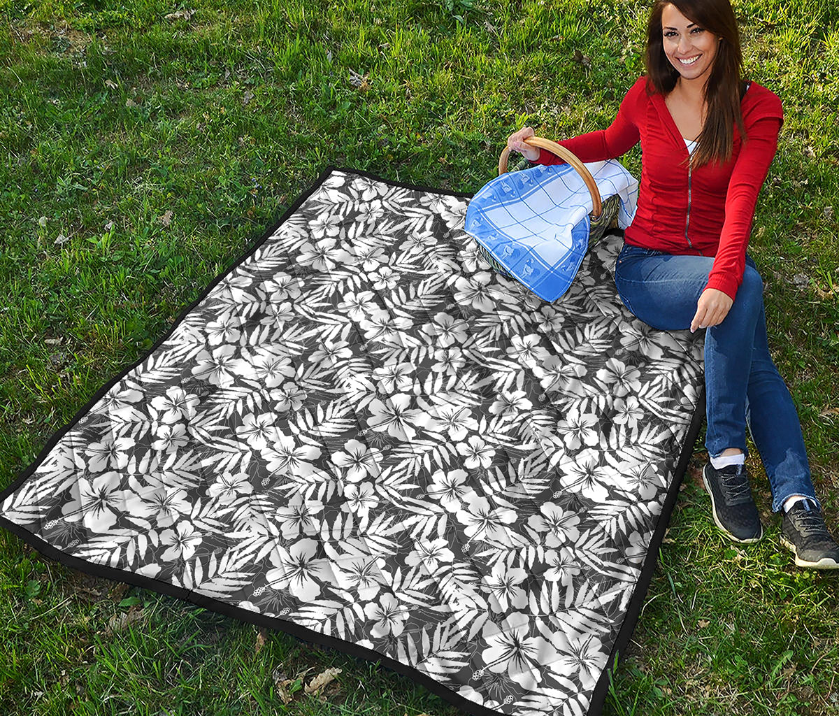 White And Grey Hawaiian Pattern Print Quilt
