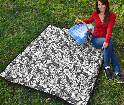 White And Grey Hawaiian Pattern Print Quilt