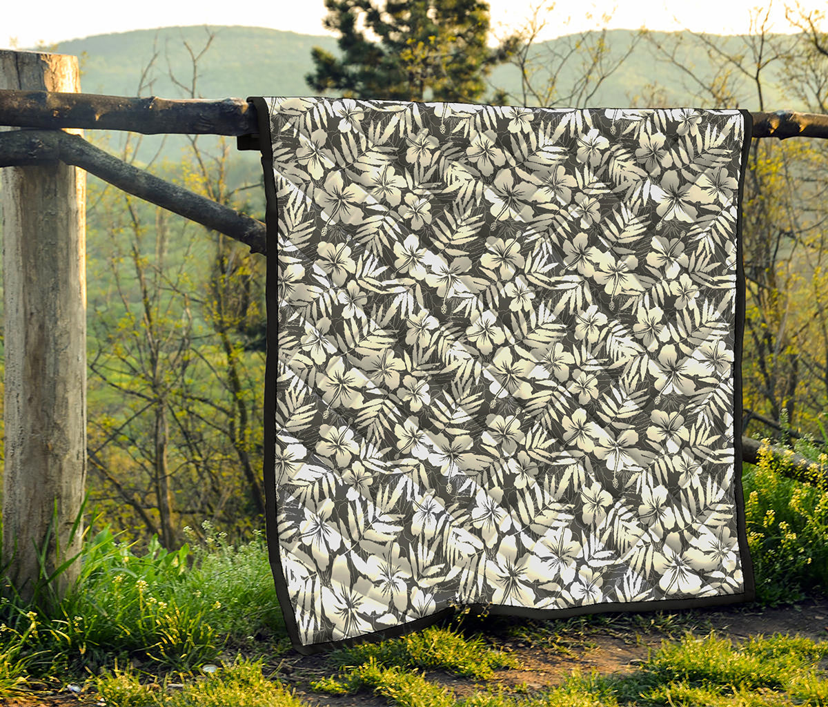 White And Grey Hawaiian Pattern Print Quilt