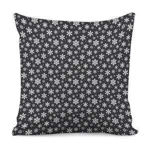 White And Grey Snowflake Pattern Print Pillow Cover