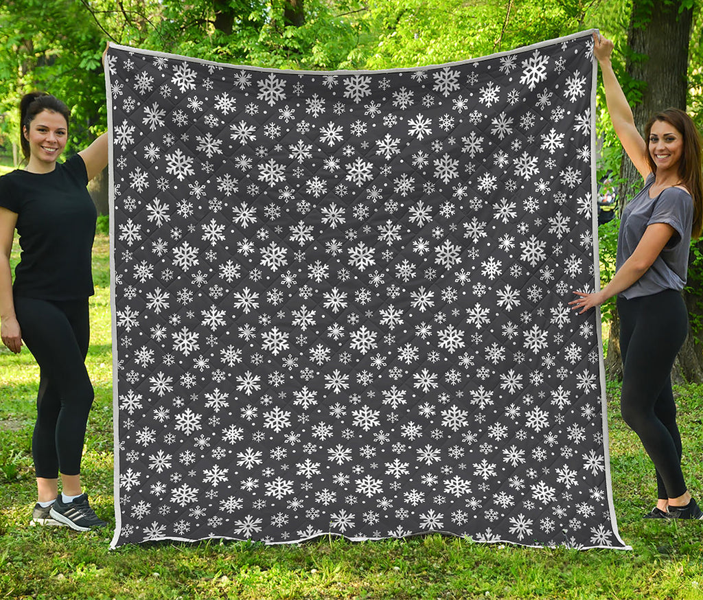 White And Grey Snowflake Pattern Print Quilt