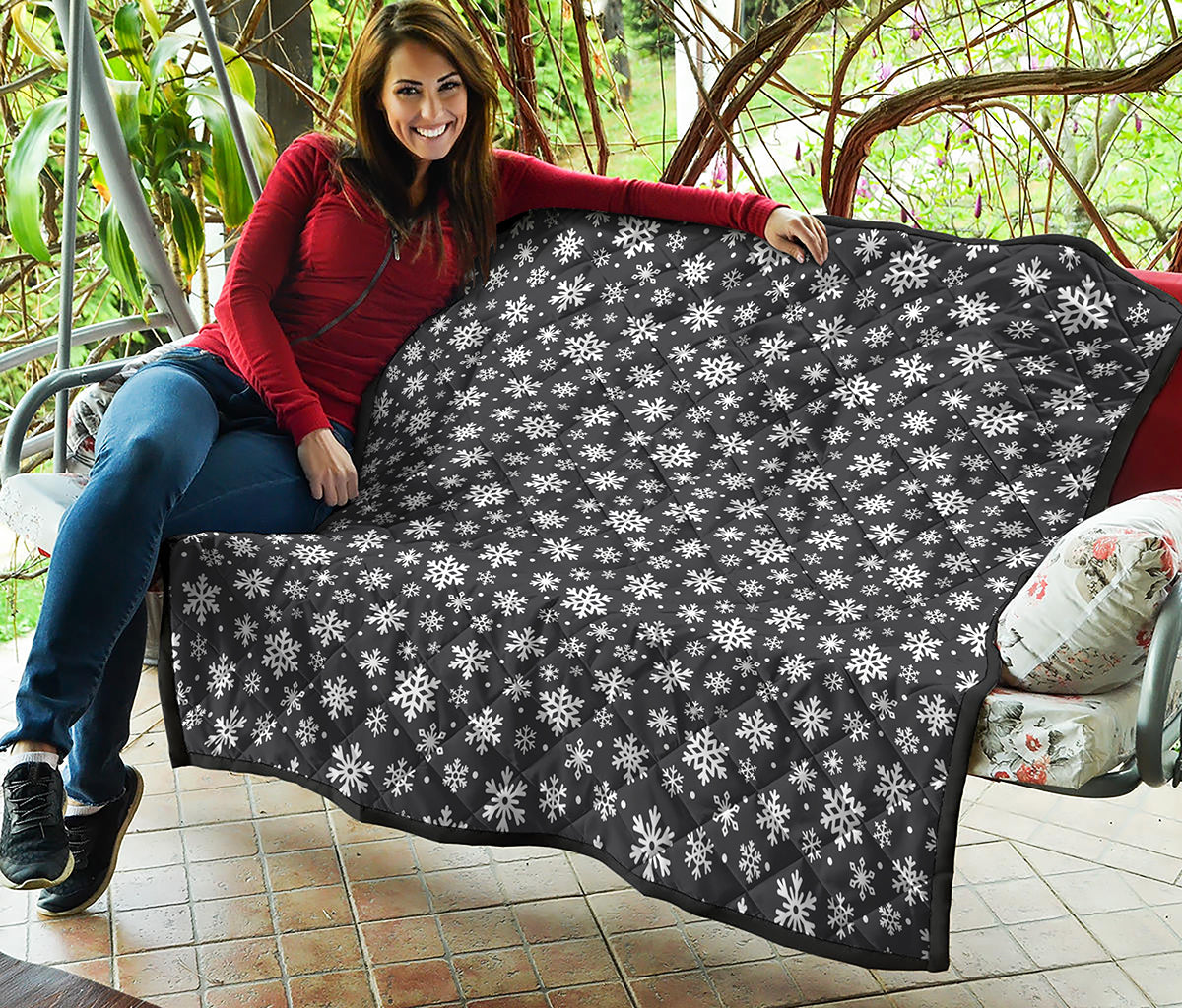 White And Grey Snowflake Pattern Print Quilt