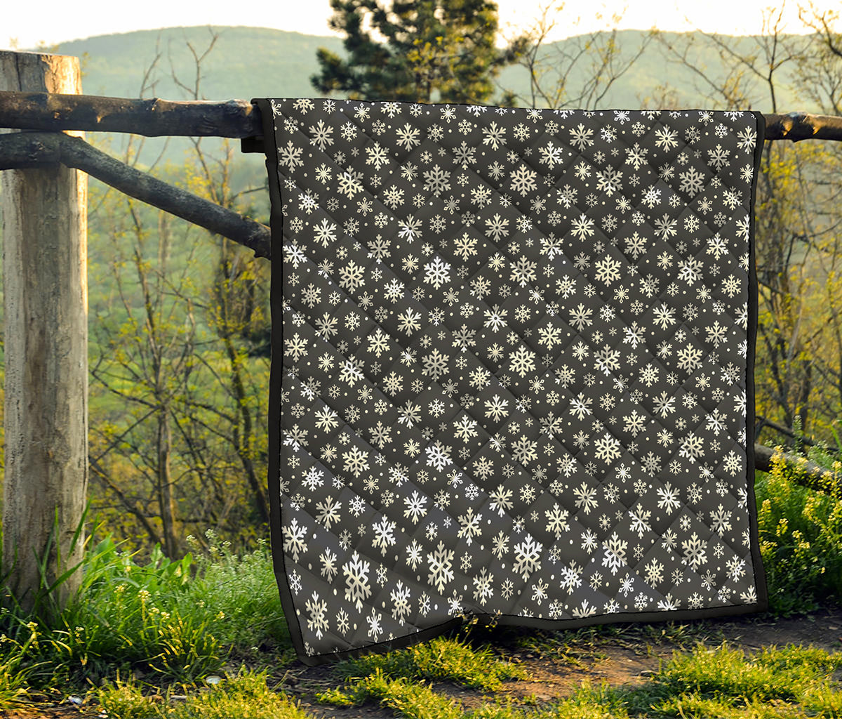 White And Grey Snowflake Pattern Print Quilt