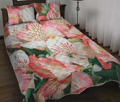 White And Pink Alstroemeria Print Quilt Bed Set