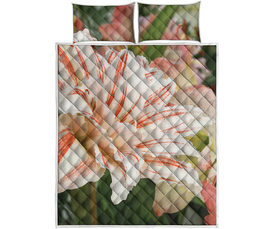 White And Pink Amaryllis Print Quilt Bed Set