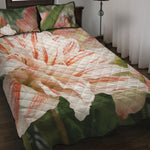 White And Pink Amaryllis Print Quilt Bed Set
