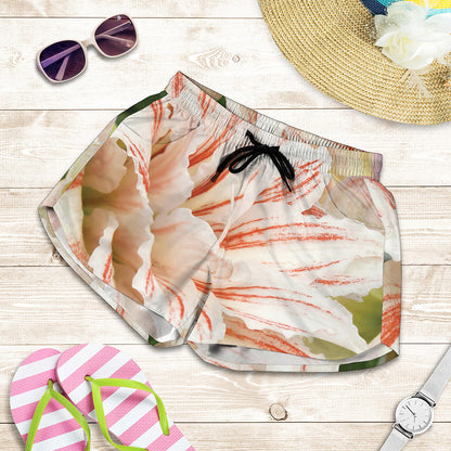 White And Pink Amaryllis Print Women's Shorts