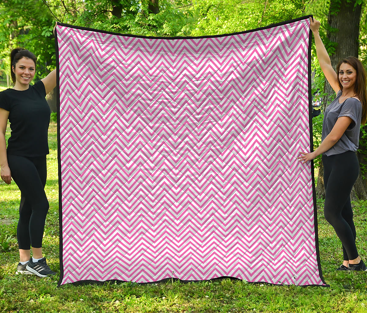 White And Pink Zigzag Pattern Print Quilt