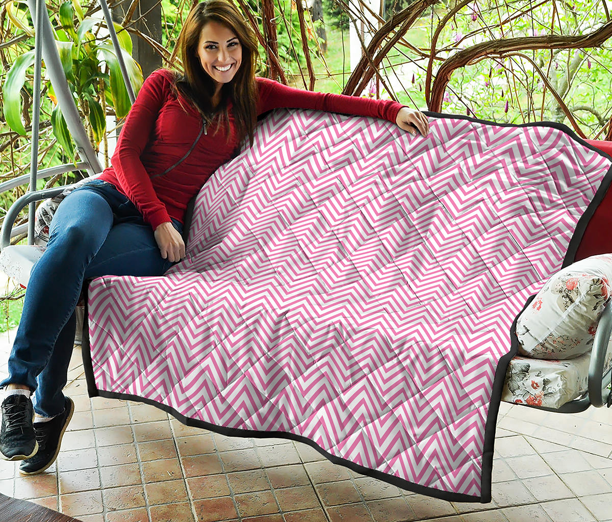 White And Pink Zigzag Pattern Print Quilt