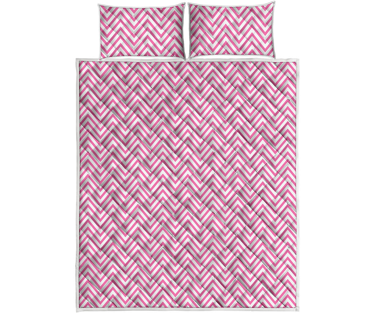 White And Pink Zigzag Pattern Print Quilt Bed Set