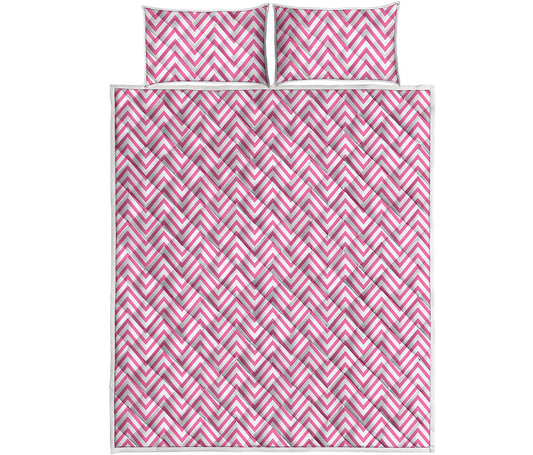 White And Pink Zigzag Pattern Print Quilt Bed Set