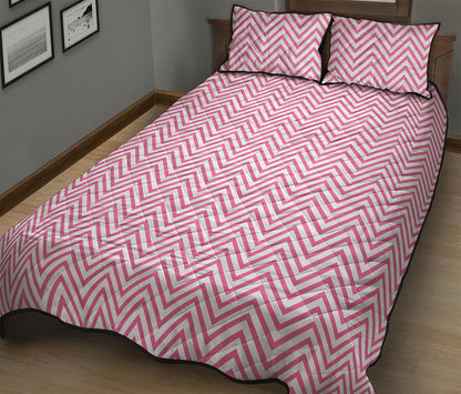 White And Pink Zigzag Pattern Print Quilt Bed Set