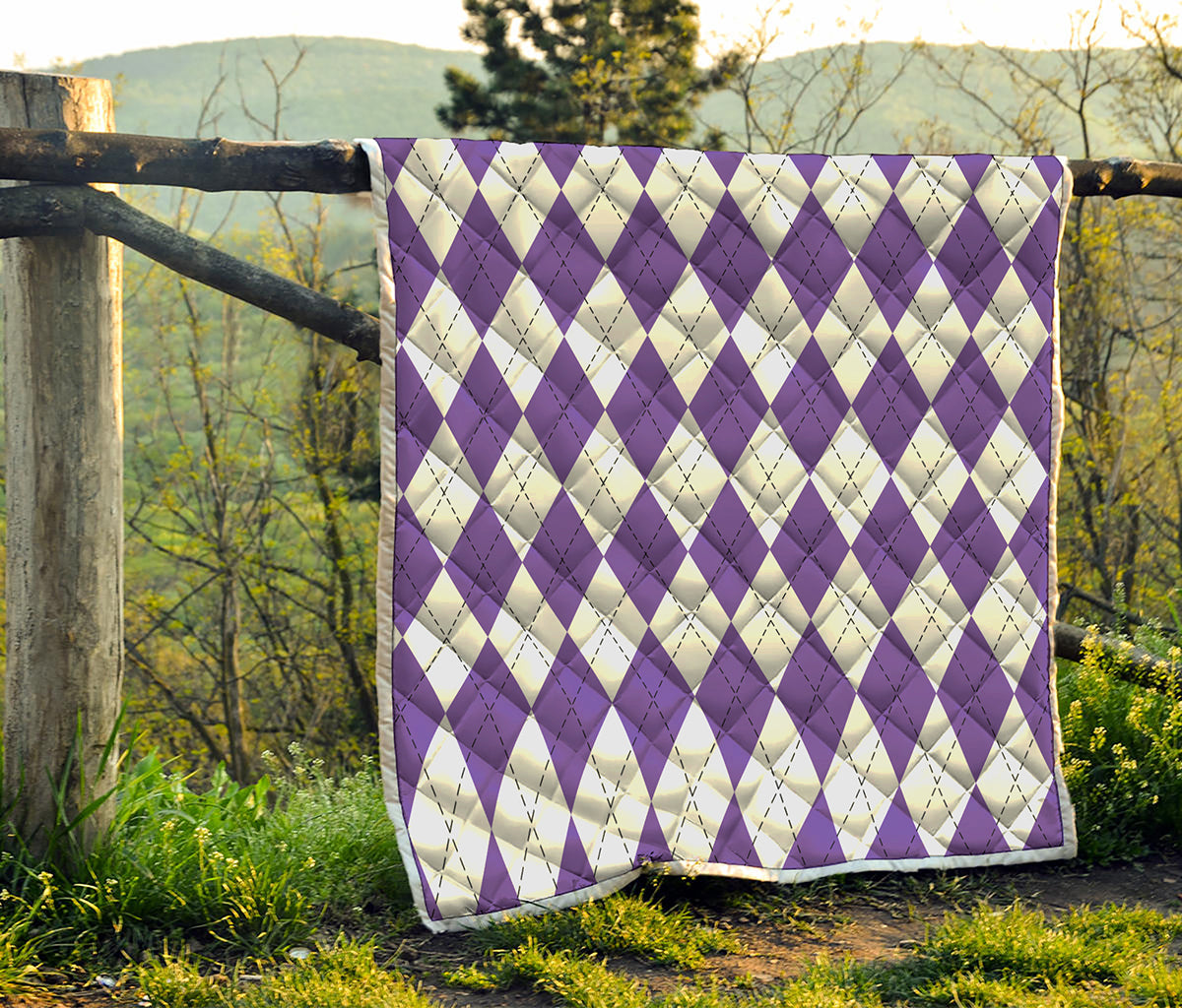 White And Purple Argyle Pattern Print Quilt