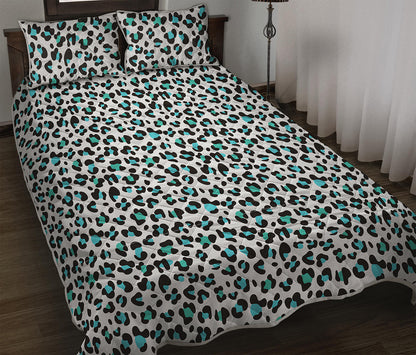 White And Teal Leopard Print Quilt Bed Set