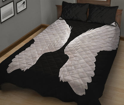 White Angel Wings Print Quilt Bed Set