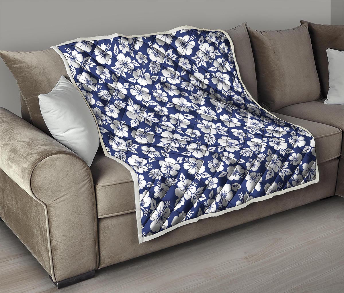 White Blue Hibiscus Floral Pattern Print Quilt