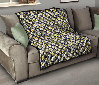 White Daffodil Flower Pattern Print Quilt