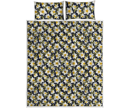 White Daffodil Flower Pattern Print Quilt Bed Set