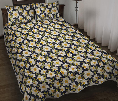 White Daffodil Flower Pattern Print Quilt Bed Set