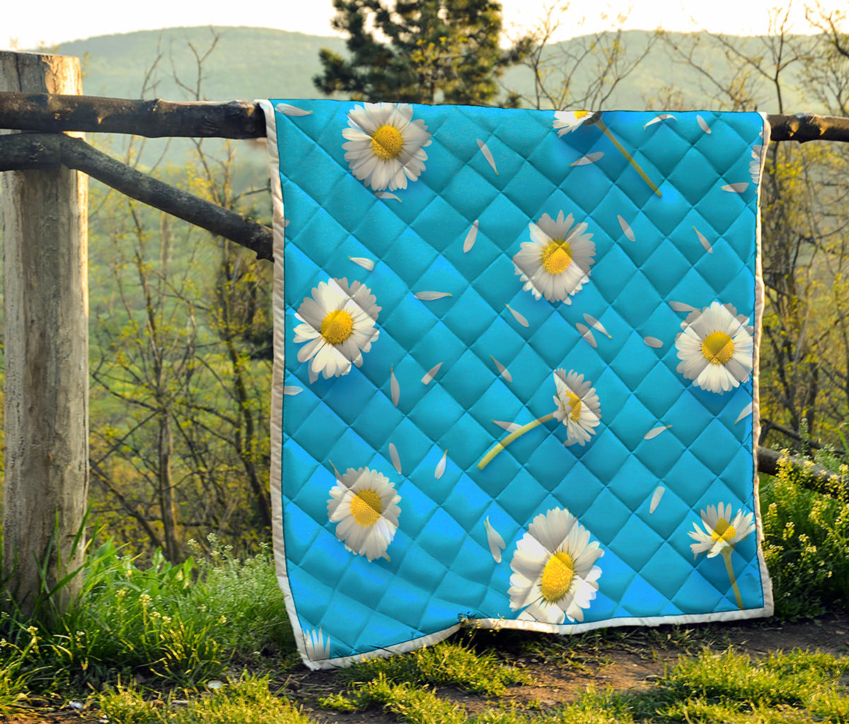 White Daisy Flower Print Quilt