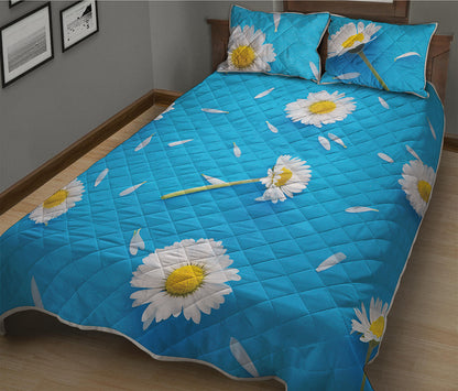 White Daisy Flower Print Quilt Bed Set