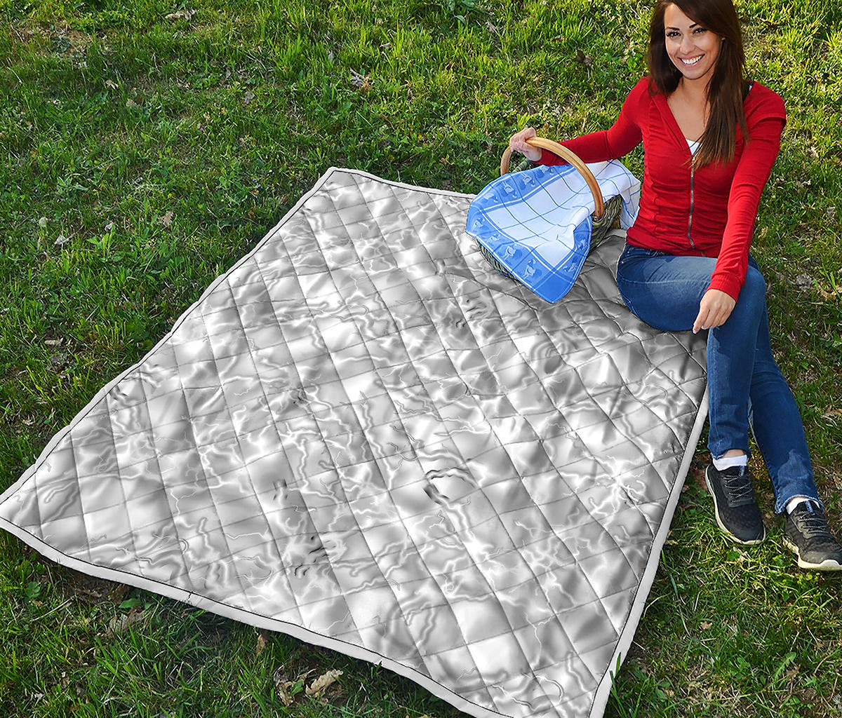 White Electric Lightning Print Quilt
