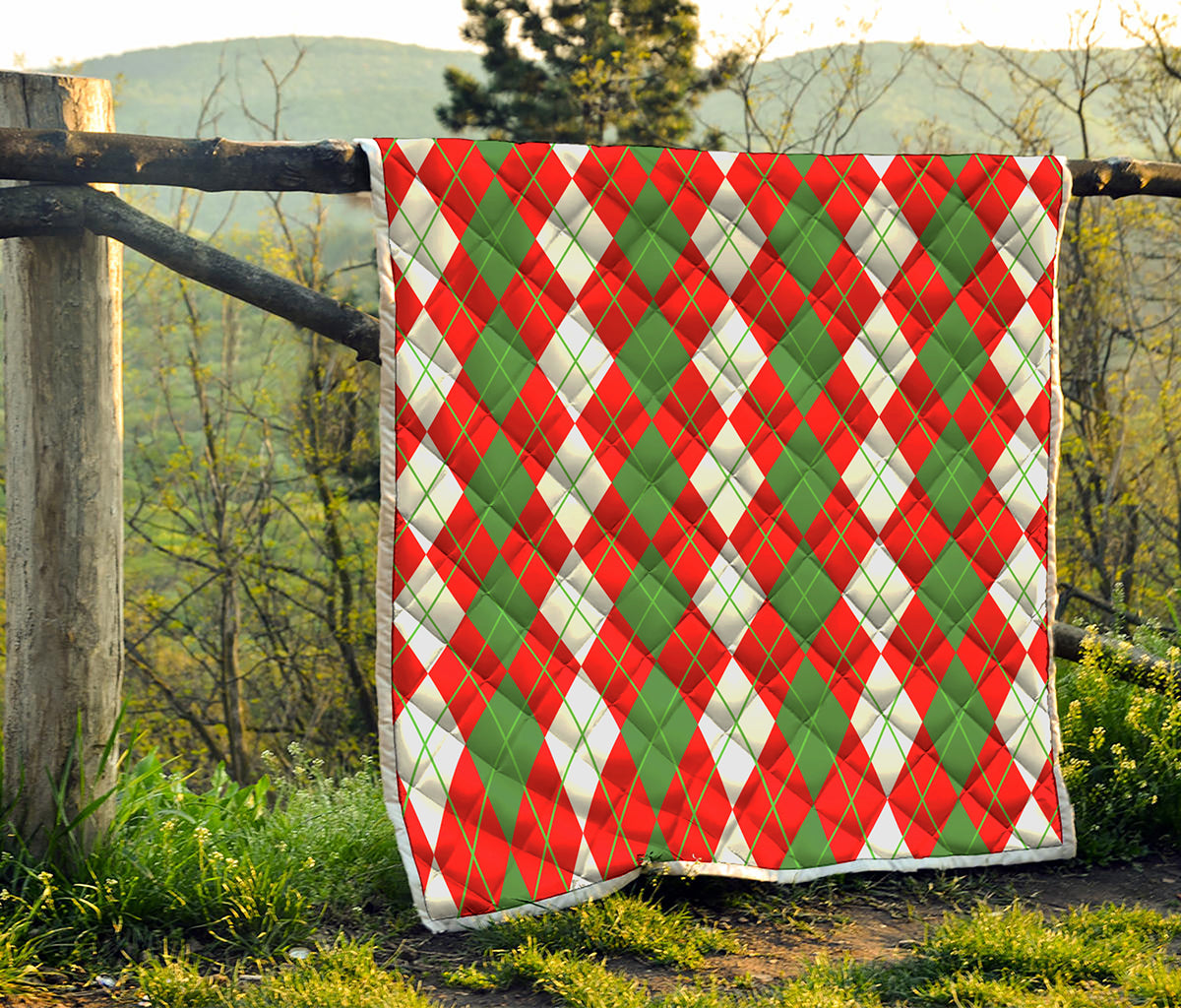White Green And Red Argyle Pattern Print Quilt