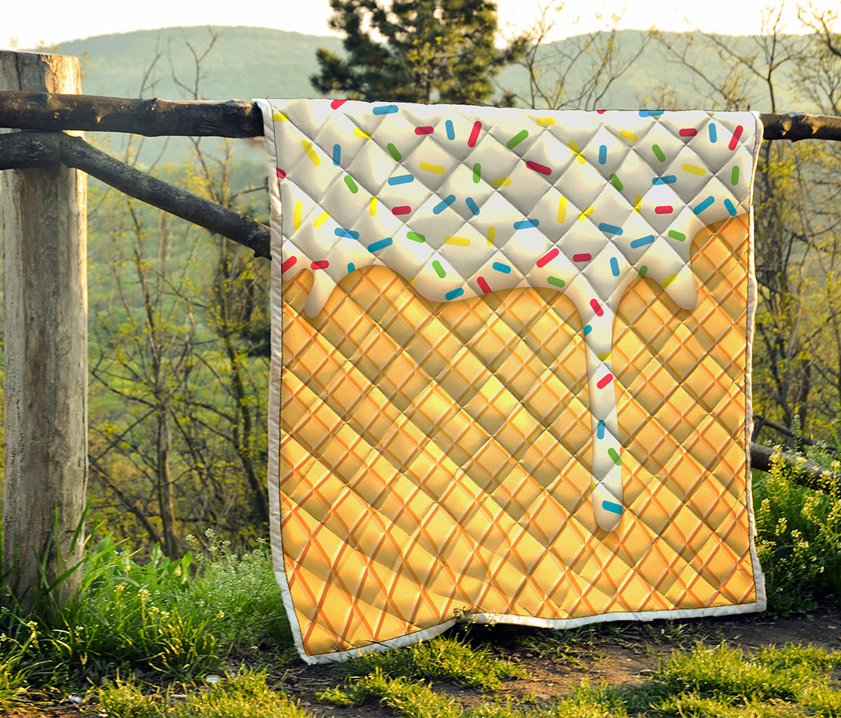 White Ice Cream Melted Print Quilt