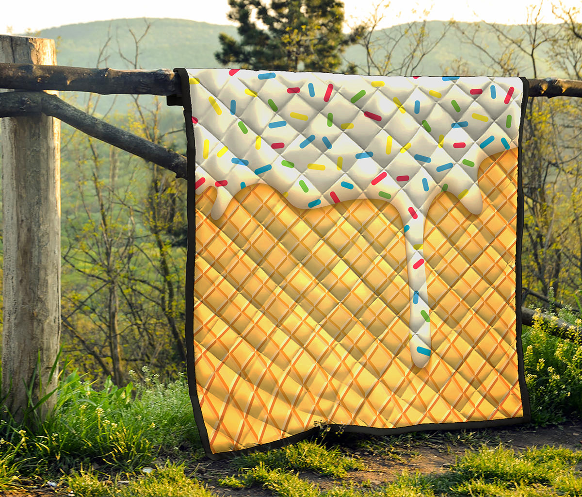 White Ice Cream Melted Print Quilt