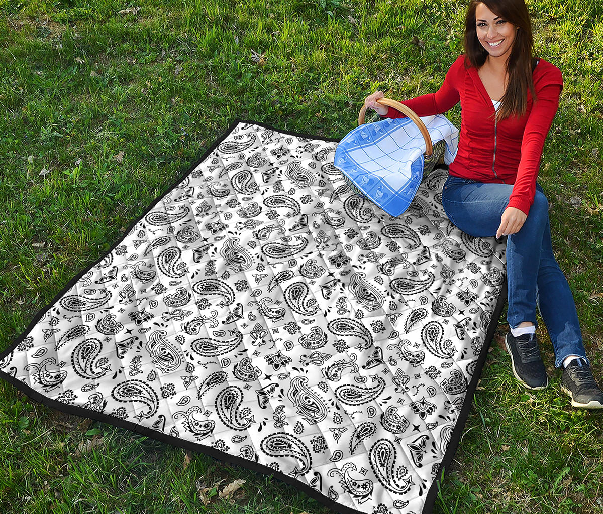 White Paisley Bandana Pattern Print Quilt