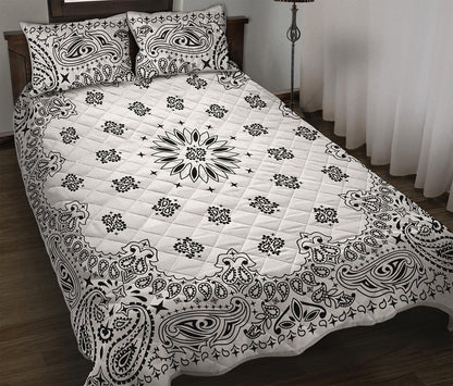 White Paisley Bandana Print Quilt Bed Set