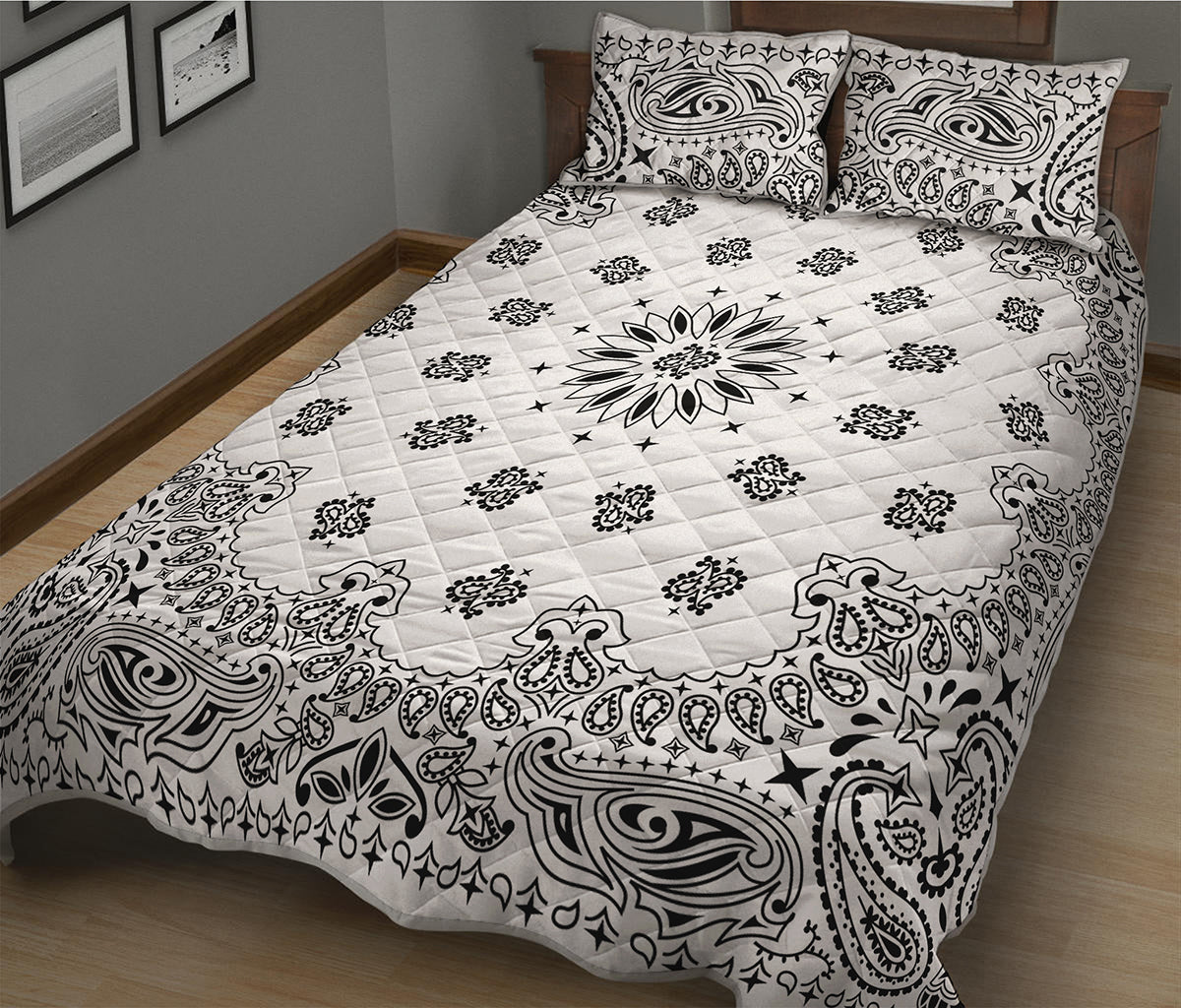 White Paisley Bandana Print Quilt Bed Set