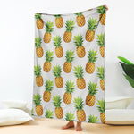 White Pineapple Pattern Print Blanket