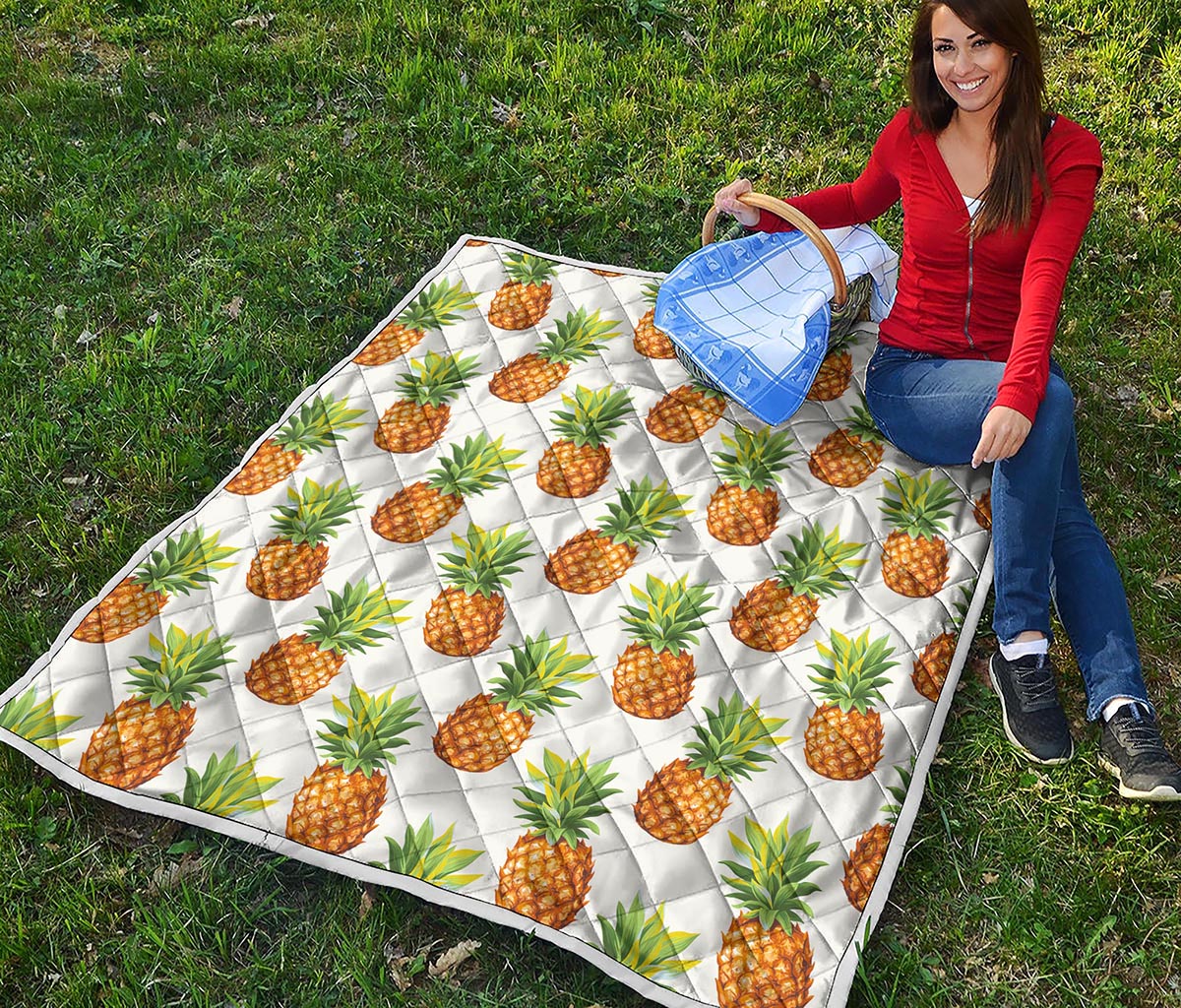 White Pineapple Pattern Print Quilt