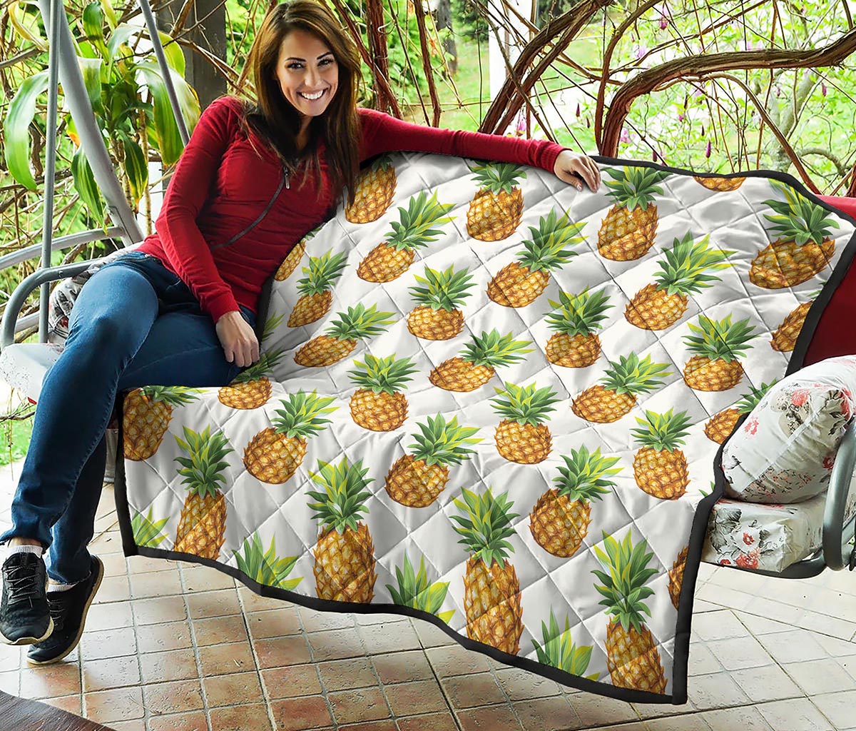 White Pineapple Pattern Print Quilt