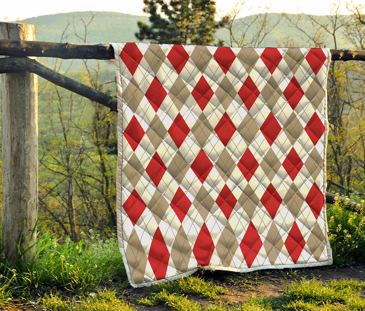 White Red And Beige Argyle Pattern Print Quilt