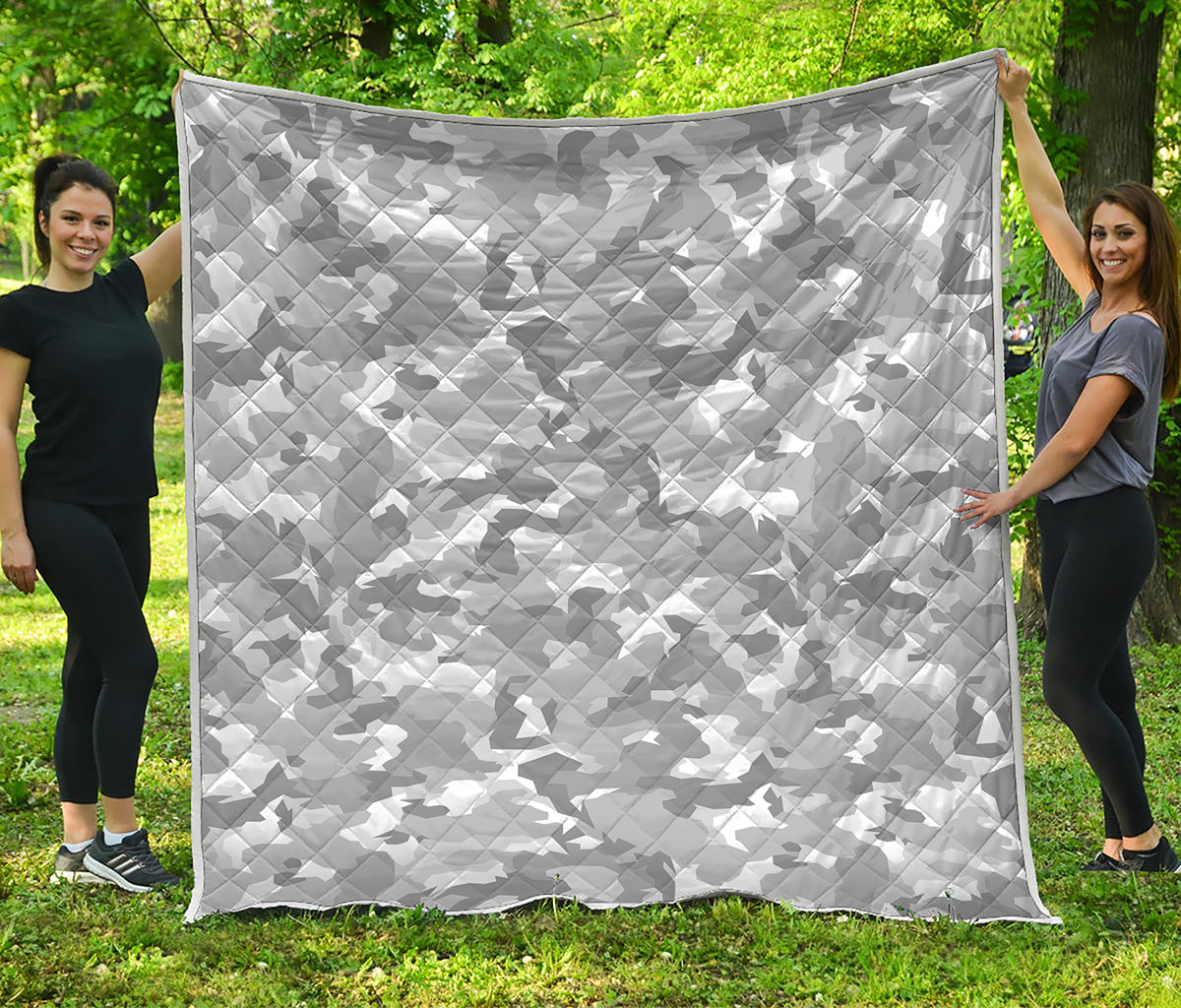 White Snow Camouflage Print Quilt