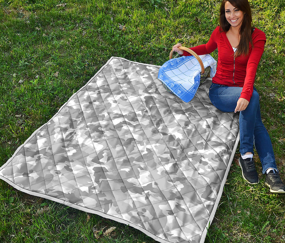 White Snow Camouflage Print Quilt