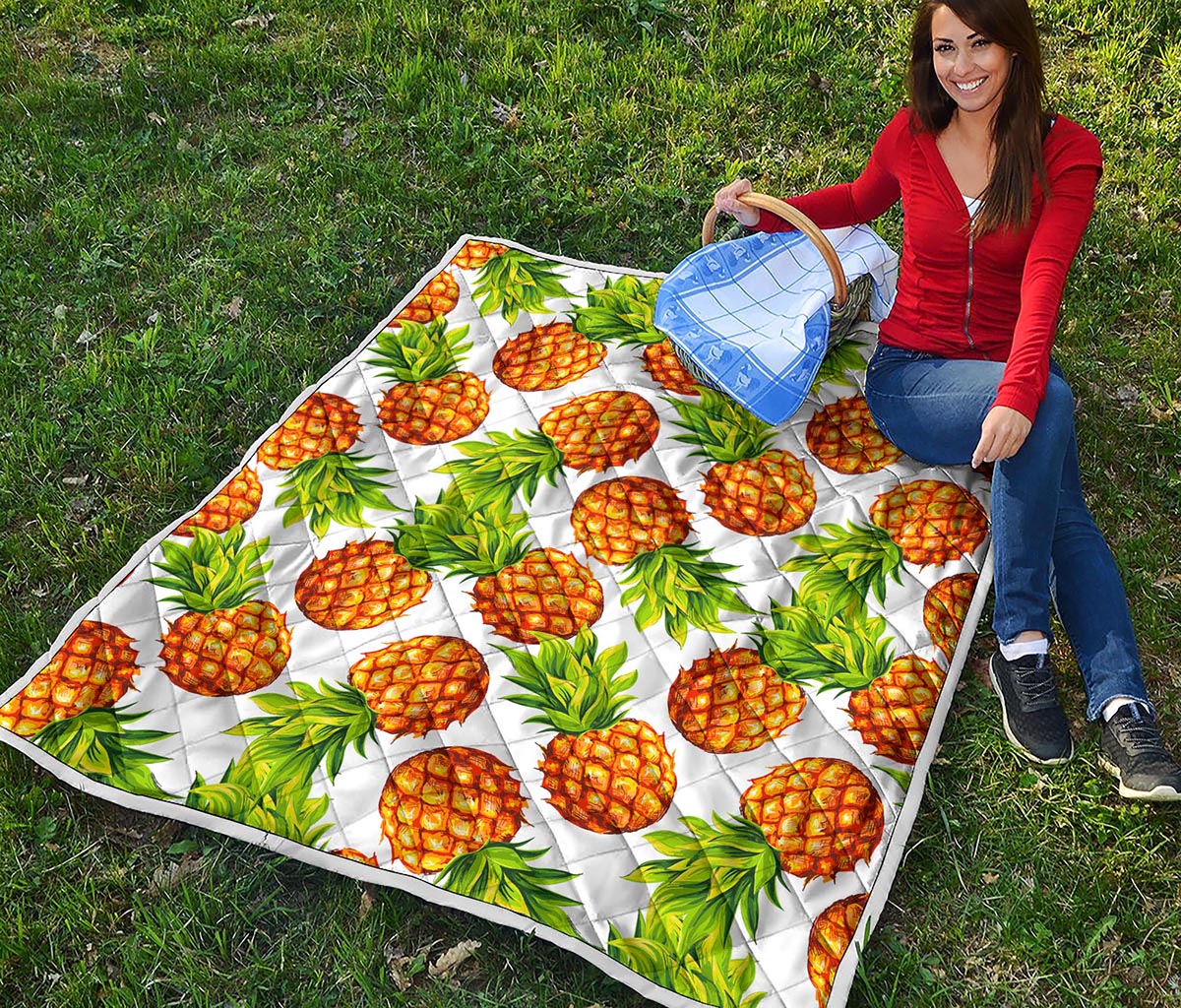 White Summer Pineapple Pattern Print Quilt