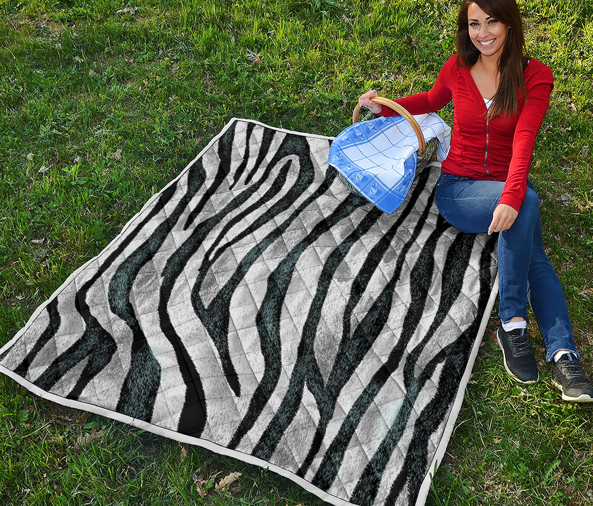 White Tiger Stripe Pattern Print Quilt