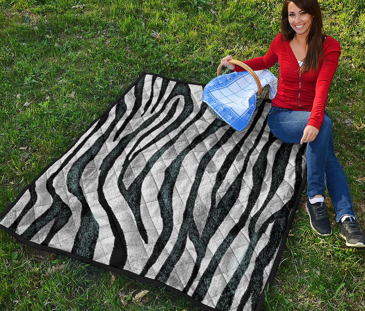 White Tiger Stripe Pattern Print Quilt