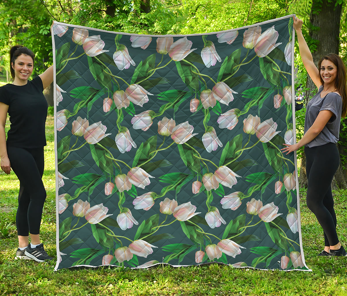 White Tulip Pattern Print Quilt