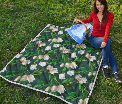 White Tulip Pattern Print Quilt