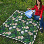 White Tulip Pattern Print Quilt