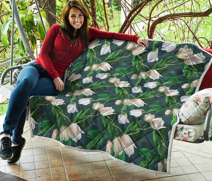 White Tulip Pattern Print Quilt