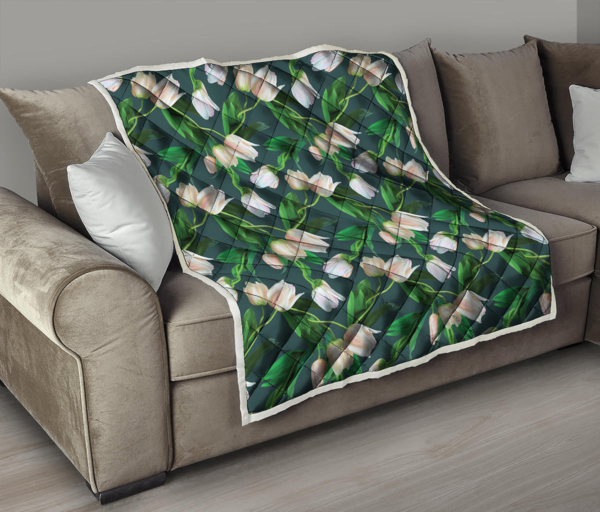 White Tulip Pattern Print Quilt