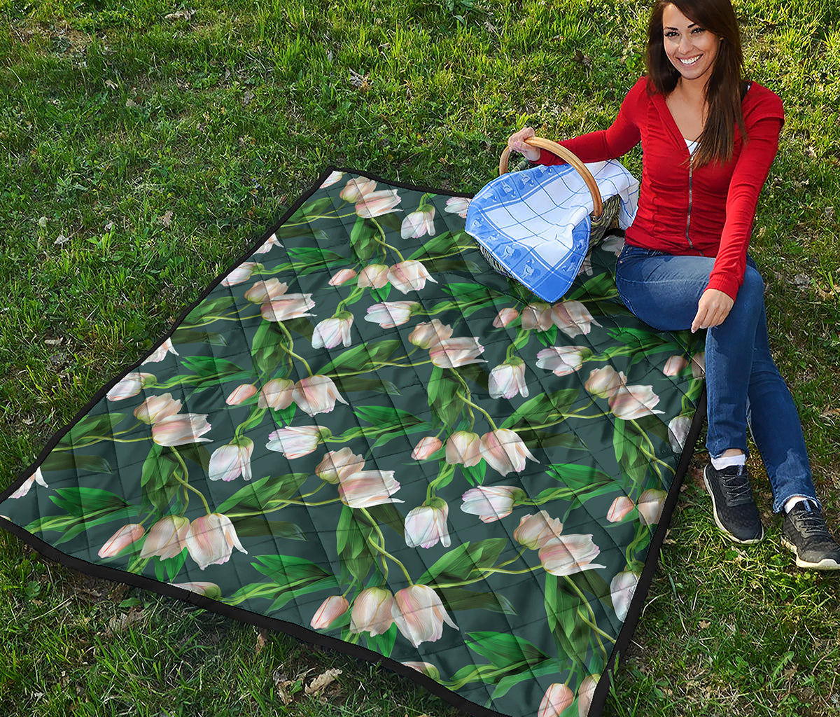 White Tulip Pattern Print Quilt